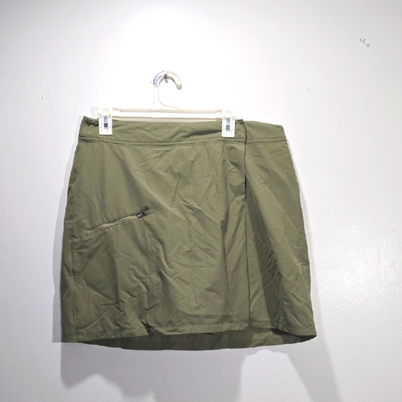 REI Forest Green Skort with Zip Pocket 16 - Picture 1 of 9